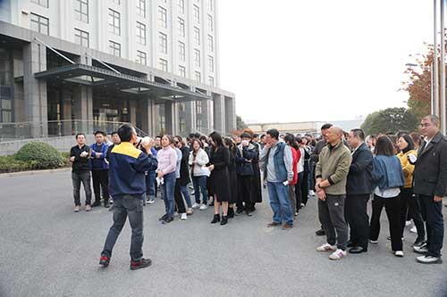 開展應(yīng)急演練? 強化應(yīng)急安全處置能力——上海創(chuàng)力集團開展消防演習活動(圖2)