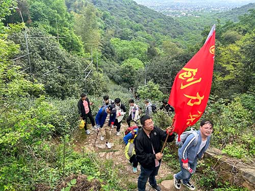 圖片6.jpg 【登山望湖 走進春天】上海創(chuàng)力集團開展2024年山野徒步活動(圖5)