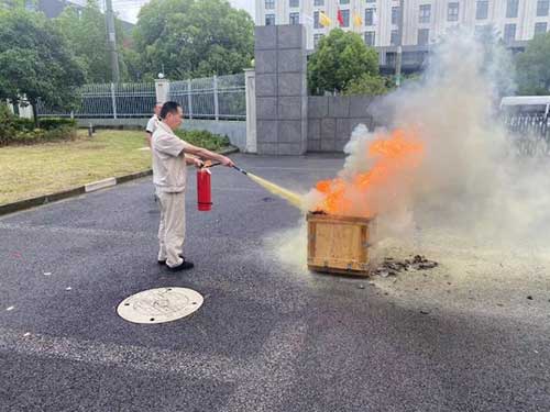 “人人講安全、個個會應急”——上海創(chuàng)力集團開展“安全月”消防演習活動(圖3)