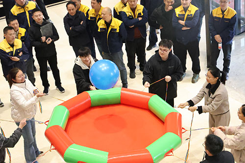 眾星捧月2.jpg 躍動創(chuàng)力 智勝未來 | 創(chuàng)力集團2025年主題運動會圓滿落幕(圖15)