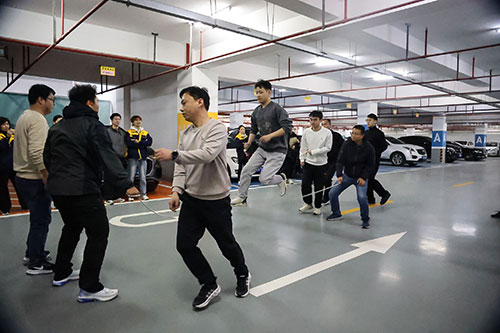 跳長繩4.jpg 躍動創(chuàng)力 智勝未來 | 創(chuàng)力集團2025年主題運動會圓滿落幕(圖13)